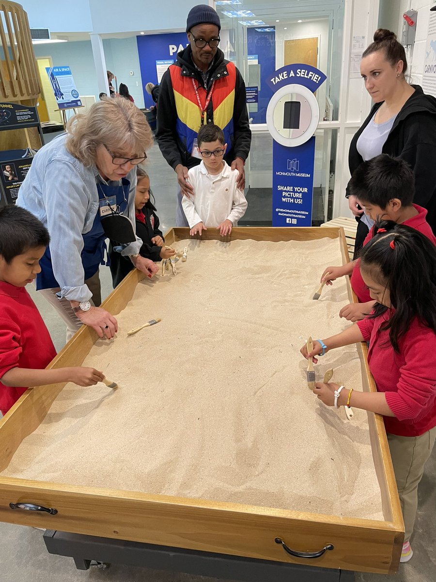 Ms. Megan tweet media