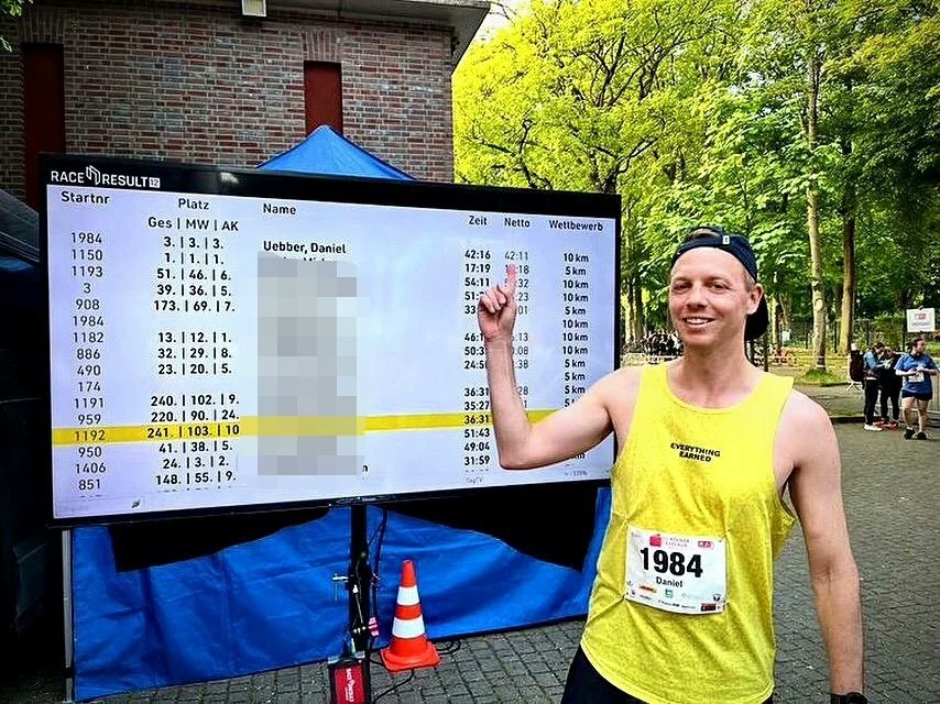 dalfatal's tweet photo. ✌🏻 Keine neue Bestzeit, aber alles in allem okay. #Venloop kann kommen, aber eine #sub90 wird es dort wohl eher (noch) nicht. We will see. ✌🏻 https://t.co/DSbED94xb6