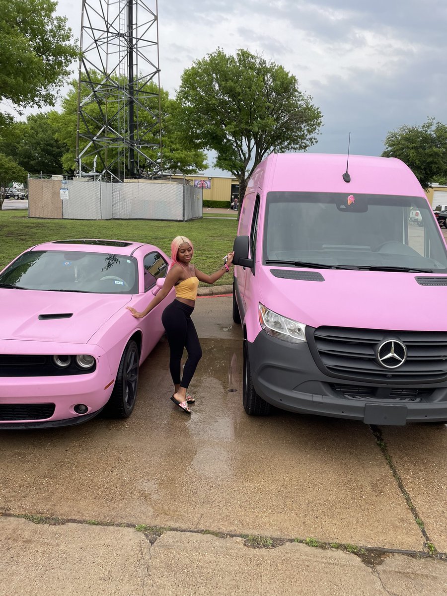 With God all things all possible 🙏🏾🎀Mobile lash store coming to a city near you soon!
#mobilestore #pinkbenz #pinkcars #lashbusiness