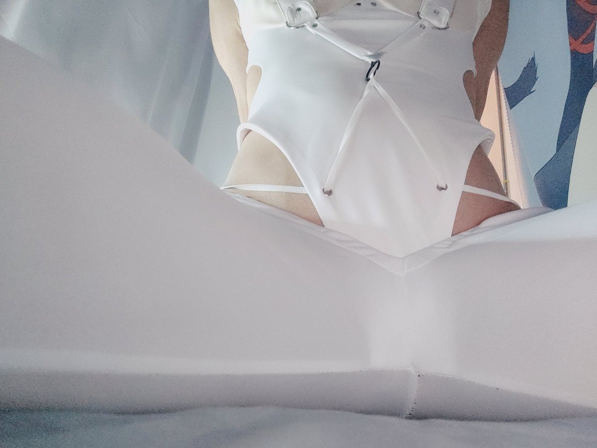 AocAt_'s tweet photo. 恶毒兔兔礼服试穿捏 https://t.co/YkXh1AjiDx