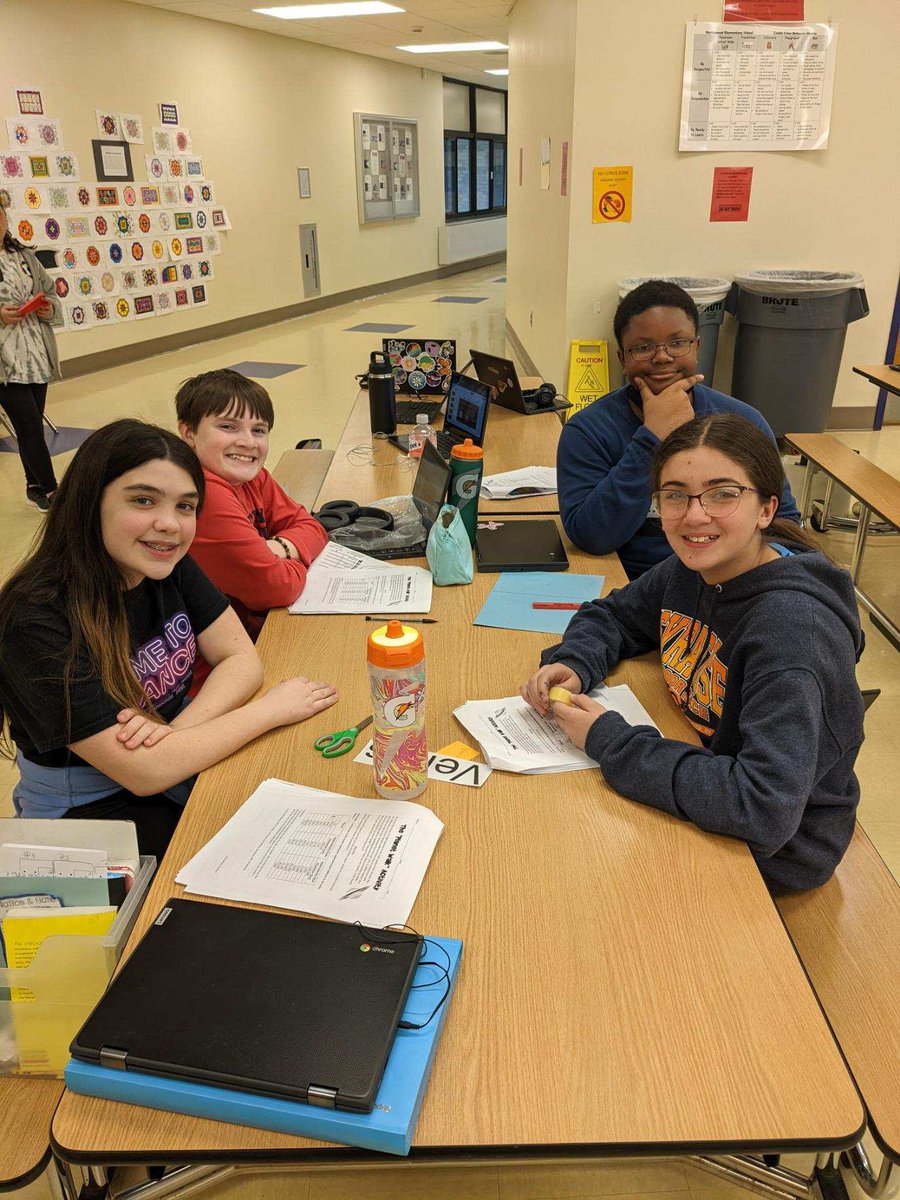 HannonDioguardi's tweet photo. Working together to create a scale model of our planets and the sun in our solar system. #AstronomersInTheMaking https://t.co/PbLmYnUMLE