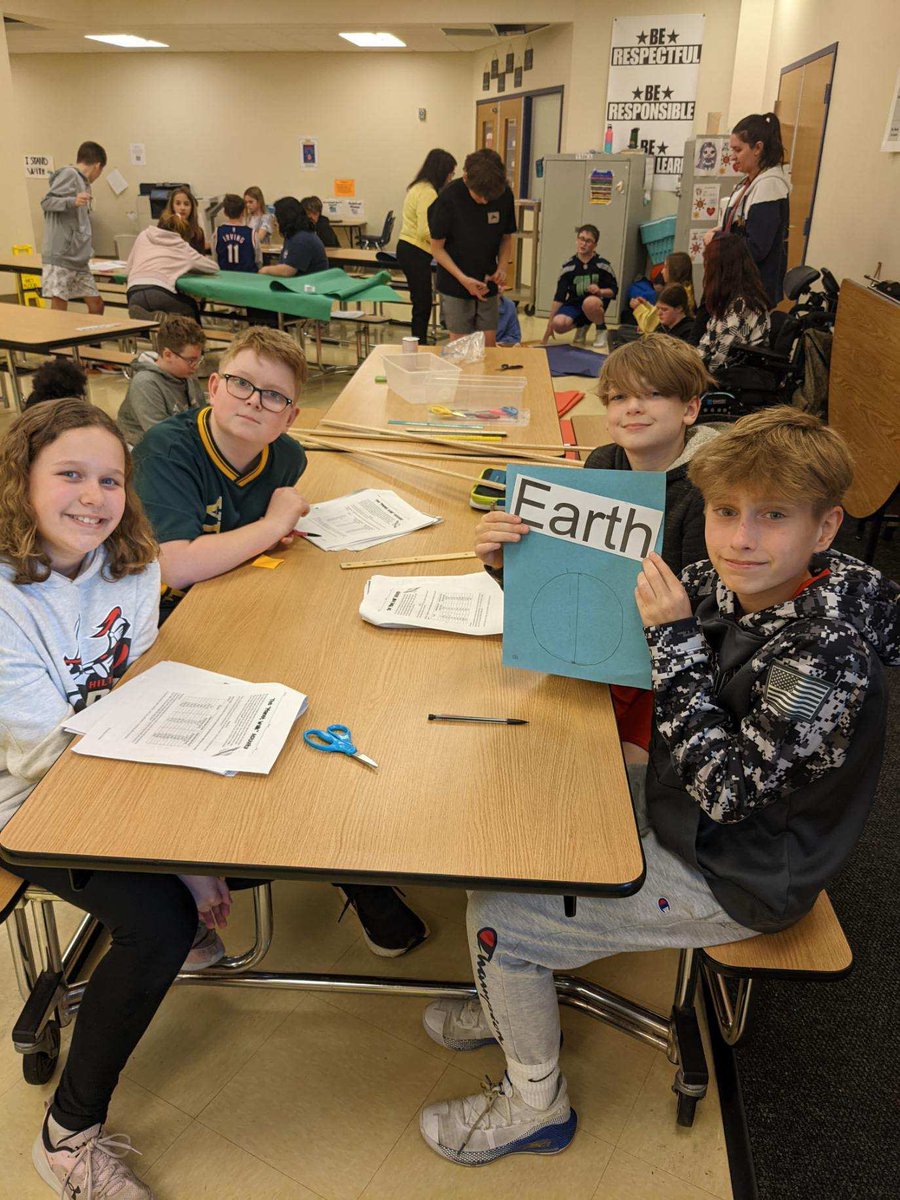 HannonDioguardi's tweet photo. Working together to create a scale model of our planets and the sun in our solar system. #AstronomersInTheMaking https://t.co/PbLmYnUMLE