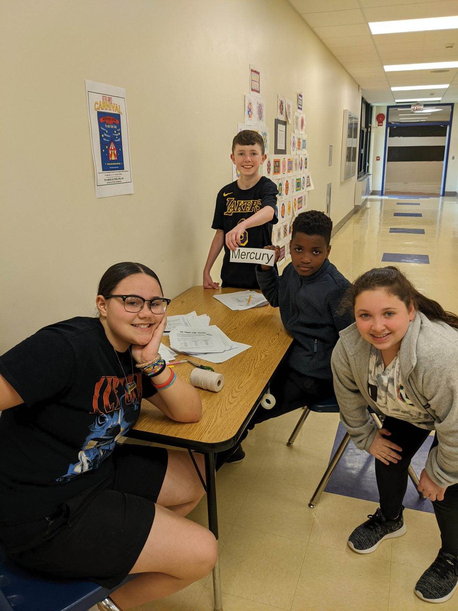 HannonDioguardi's tweet photo. Working together to create a scale model of our planets and the sun in our solar system. #AstronomersInTheMaking https://t.co/PbLmYnUMLE