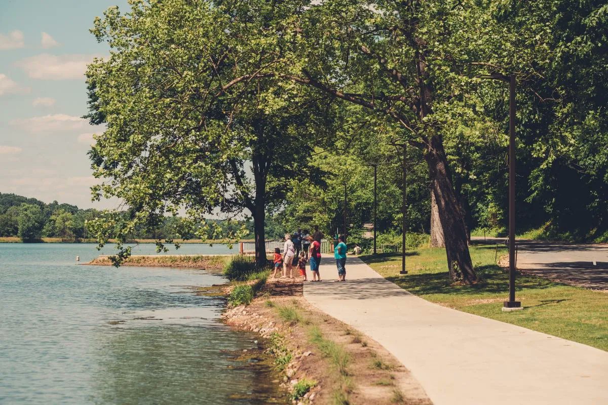 VisitRogers's tweet photo. One of the elements that makes Rogers so special is that its urban and outdoor spaces are seamlessly intertwined. Get outdoors with hiking trails for all skill levels.
#rogersrocks #rogersarkansas #hiking https://t.co/ETl9Qi7khp https://t.co/370u3uCmjd