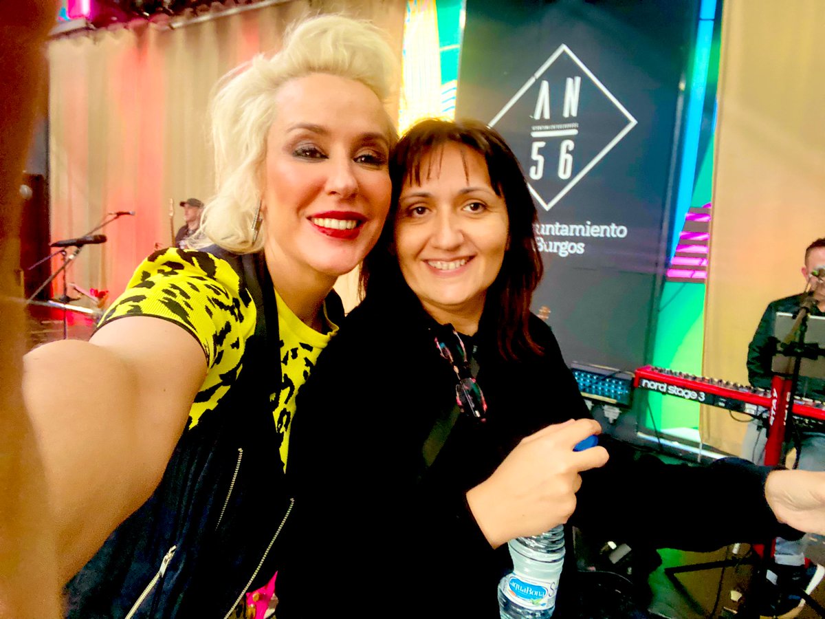 🔥BOLAZO en BURGOS, disfrute de las chicas y del público que lo ha dado todo y más!
Asi da gusto compartir carretera con <a href="/ellasdanlanota/">Ellas dan la Nota: Música por la Igualdad</a> !!!
<a href="/cristinadlvalle/">Cristina del Valle</a> <a href="/AuroraGila/">Aurora Beltrán Gila</a> <a href="/virginia__mos/">Virginia Mos</a> <a href="/soydoloresperez/">Dolores Pérez👩🏻‍💻</a> <a href="/jjmelero/">juanjo melero</a> #marcorasa y <a href="/juankarboikot/">juankarboikot</a>