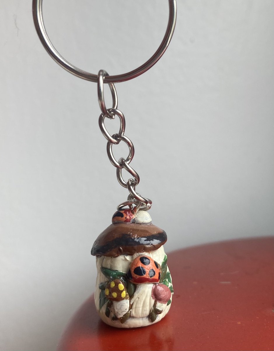 logananhorn's tweet image. Handmade Merry Mushroom inspired keychain 🍄✨ memories you can take with you! ✨ 

Link below to order your own 🔑 

customizedbylogan.squarespace.com/shop