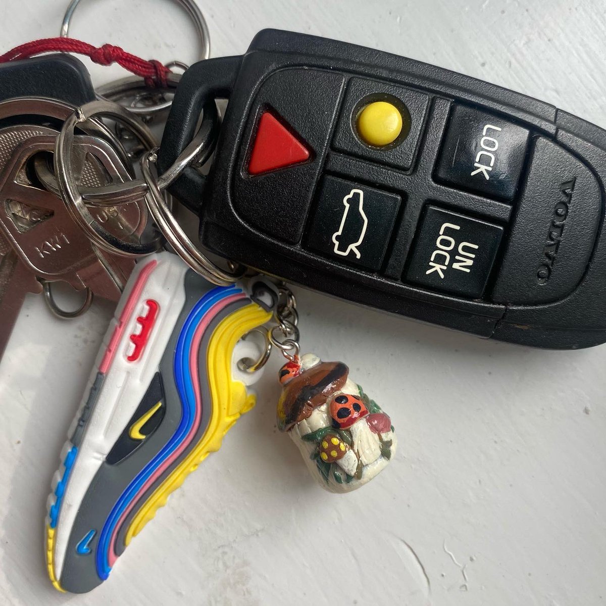 logananhorn's tweet image. Handmade Merry Mushroom inspired keychain 🍄✨ memories you can take with you! ✨ 

Link below to order your own 🔑 

customizedbylogan.squarespace.com/shop