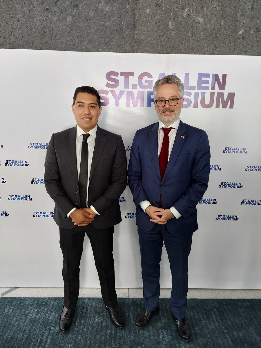 Yair_pina's tweet photo. Tuve el honor de conducir la recepción matutina ofrecida por el embajador de Suiza🇨🇭para México🇲🇽 @PPiffaretti en el marco del @SG__Symposium, además de escuchar a la Sub. Sec @luzmadelamora como invitada de honor. 
#CollaborativeAdvantage
 @StGallenClubMx https://t.co/4DhgnrdIOc