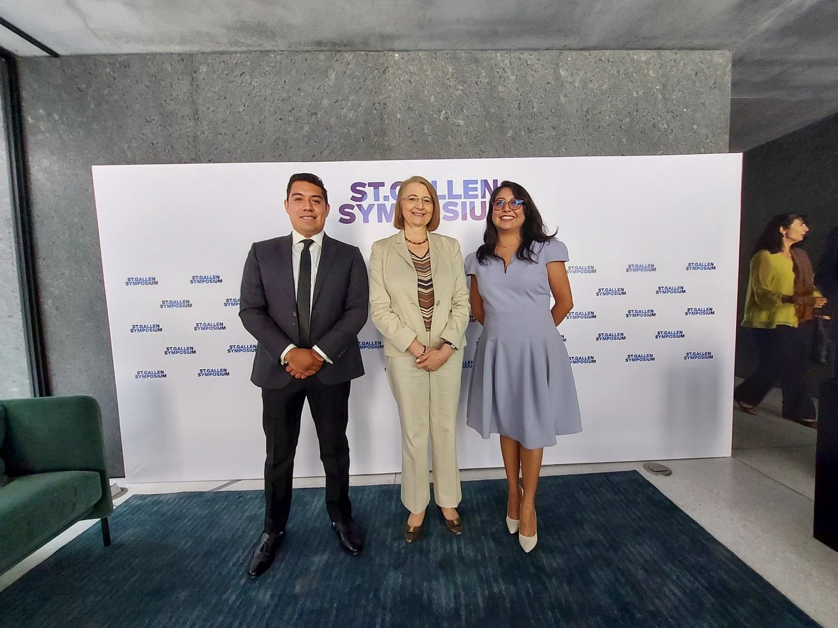 Yair_pina's tweet photo. Tuve el honor de conducir la recepción matutina ofrecida por el embajador de Suiza🇨🇭para México🇲🇽 @PPiffaretti en el marco del @SG__Symposium, además de escuchar a la Sub. Sec @luzmadelamora como invitada de honor. 
#CollaborativeAdvantage
 @StGallenClubMx https://t.co/4DhgnrdIOc