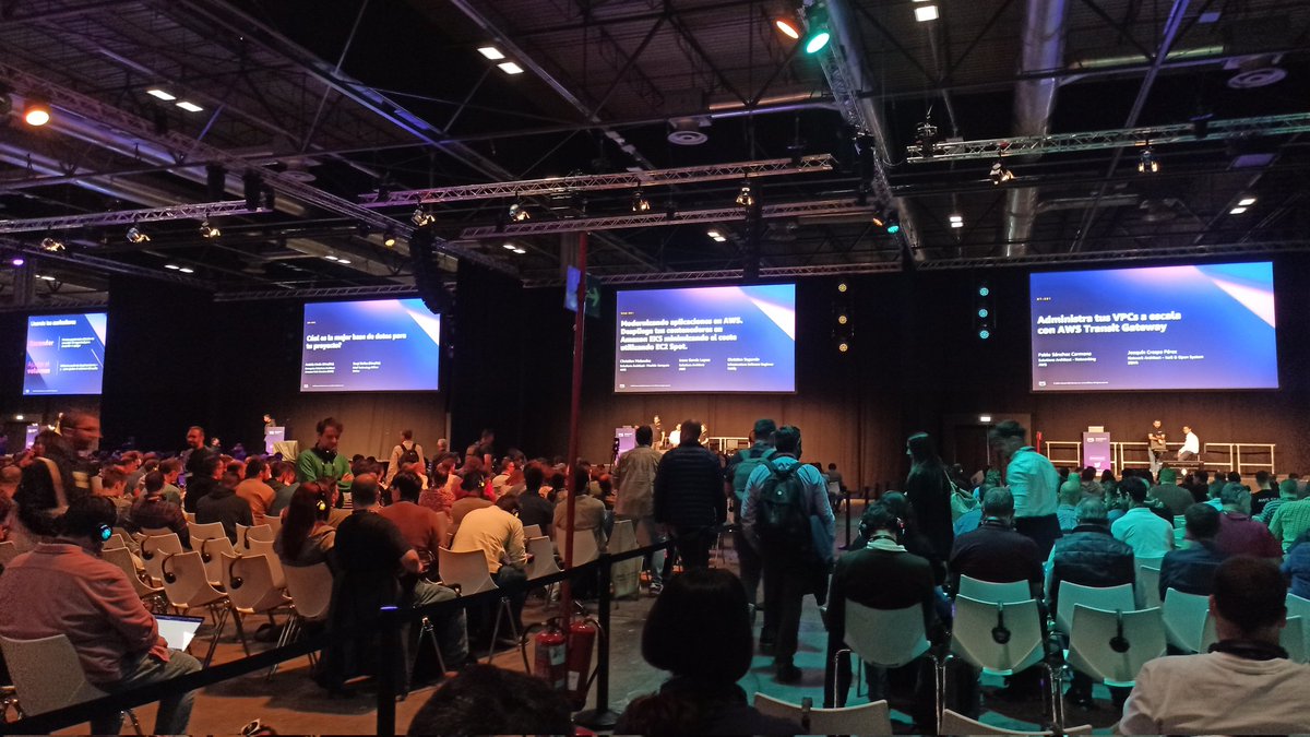 XaviGM's tweet photo. Día muy interesante en el #AWSSummit en Madrid con #Dorna 👨‍💻 https://t.co/xVWn0hMvqi