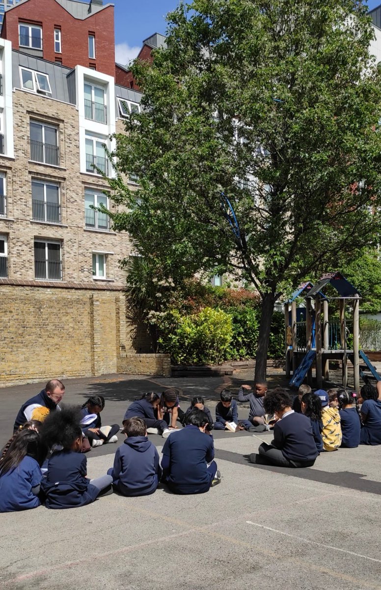 WyvilPrimary's tweet photo. A perfect way to end the day - story time with Mr Terrey! #ReadingAtWyvil #StoryTimeAtWyvil #WorkTogether #BeRespectful #WyvilCoreValues 💙📚 ☀️ https://t.co/2pHU34VbtA