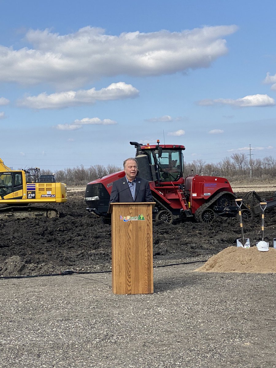 FargoParks's tweet photo. "The City of Fargo will benefit from this facility for generations to come with an impact specifically on youth. With over 600,000 annual users, it is going to be a game-changer." -Mayor Mahoney, Fargo Mayor
 #FargoParks #FPSCUpdates https://t.co/kT6e3EjVpZ