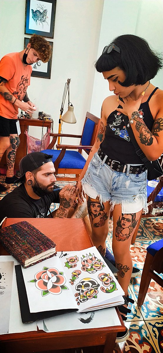 Inkitty93's tweet photo. En el evento #tatuArte hlg
@Magela_Mallol quemocion ✨✨✨🌹 https://t.co/lwCCgfFrKI
