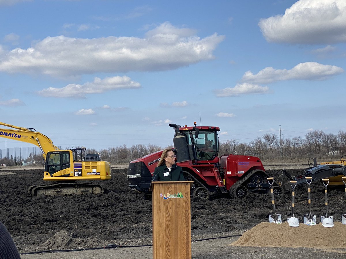 FargoParks's tweet photo. "#FargoParks mission is to improve the lifestyle of the community through a comprehensive system of parks and programs. This project is the logical next step towards achieving our mission." 
- Vicki Dawson, Fargo Park District Board President
 #FPSCUpdates https://t.co/CqKQaCRUek