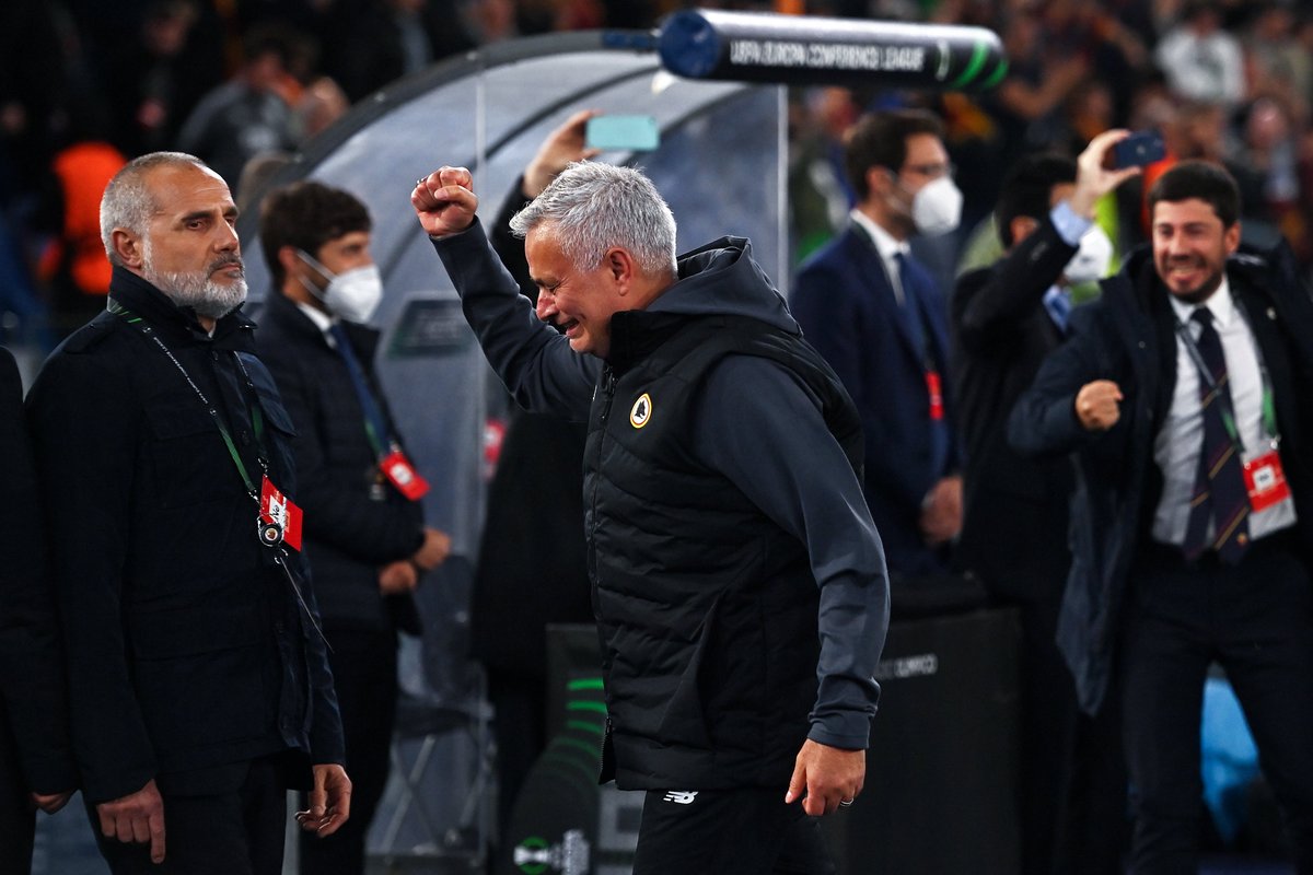 Conf_League's tweet photo. 🐺 Jose Mourinho is the first manager to reach the final of a major European competition with four different clubs 👏👏👏

✅ Porto (UEFA Cup and @ChampionsLeague)
✅ Inter (#UCL)
✅ Manchester United (@EuropaLeague)
✅ Roma (#UECL) https://t.co/3hWnJUQMiD
