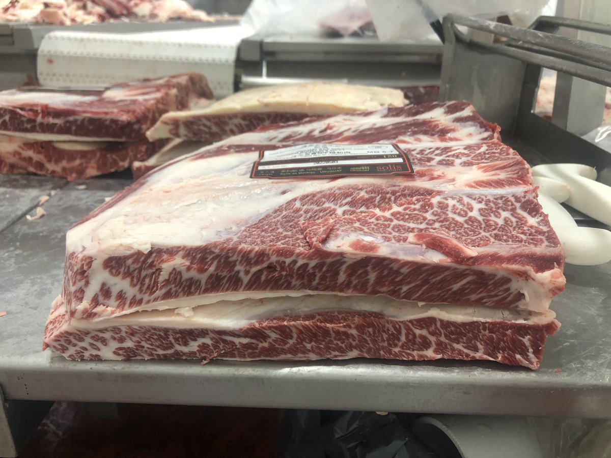 Wagyuruguay's tweet photo. Maxima calidad = Mejores precios para toda la cadena productiva. #wagyu uruguayo. Produccion de hoy. Destino restaurantes de China. https://t.co/KJ7B7F4k6O