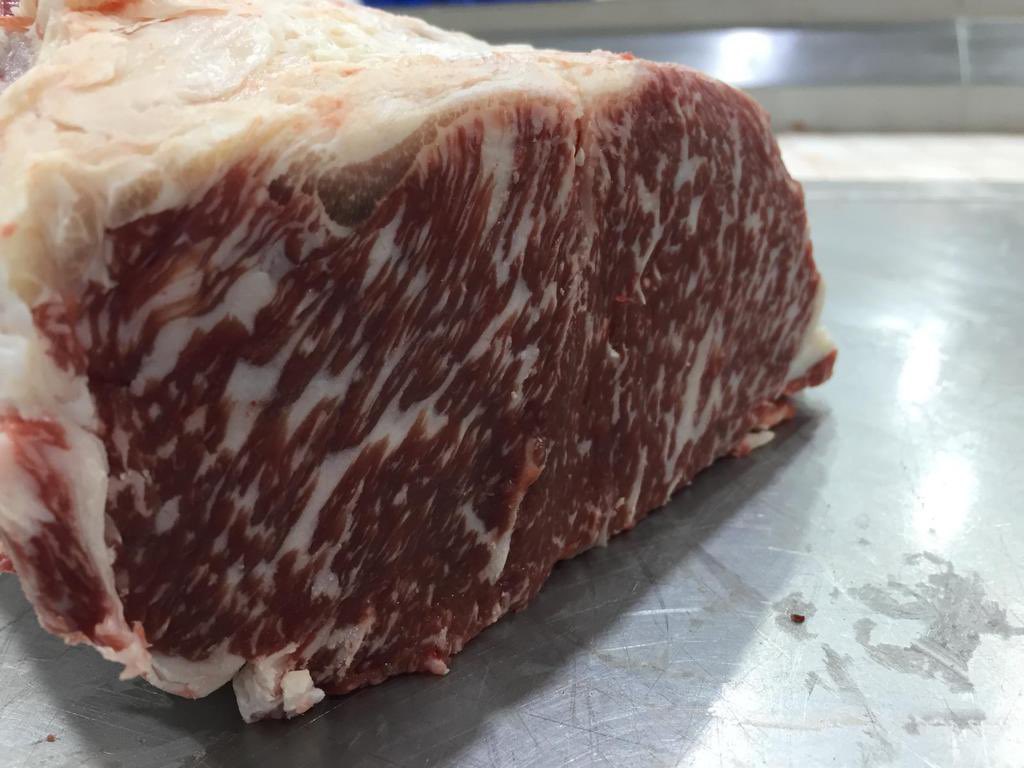 Wagyuruguay's tweet photo. Maxima calidad = Mejores precios para toda la cadena productiva. #wagyu uruguayo. Produccion de hoy. Destino restaurantes de China. https://t.co/KJ7B7F4k6O