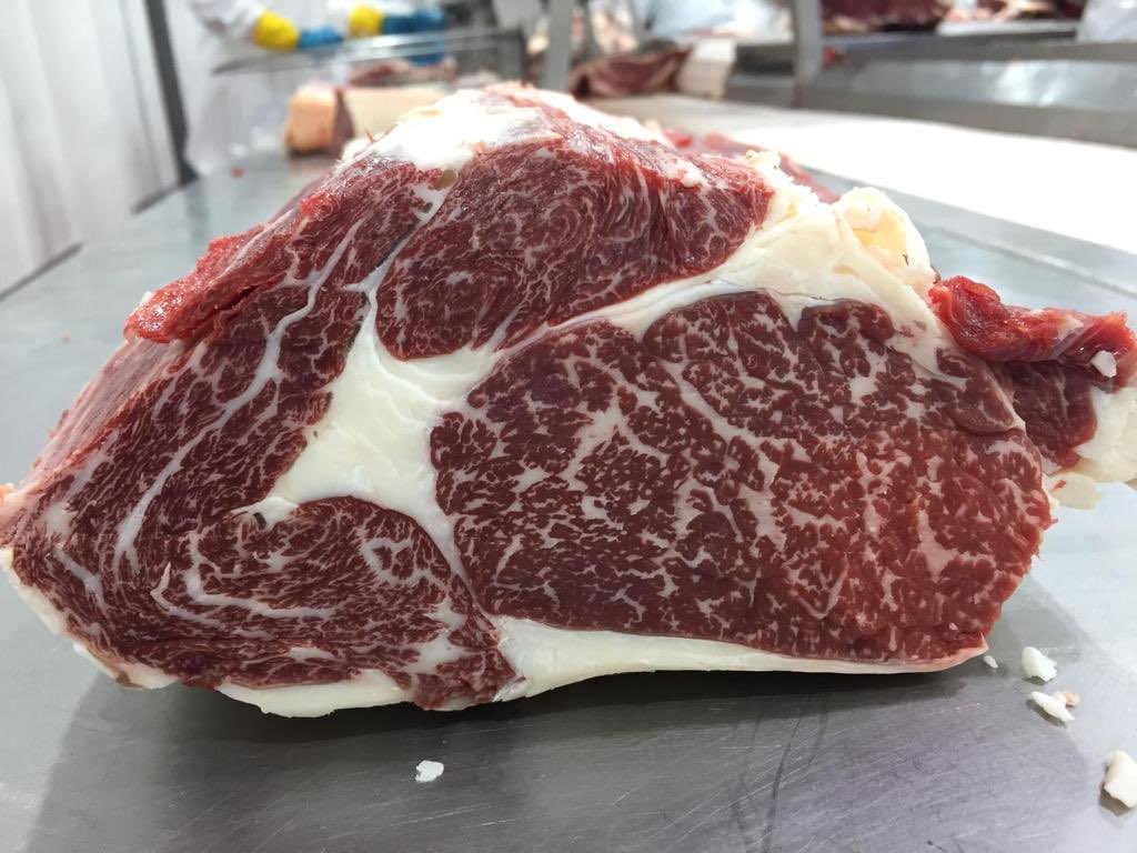 Wagyuruguay's tweet photo. Maxima calidad = Mejores precios para toda la cadena productiva. #wagyu uruguayo. Produccion de hoy. Destino restaurantes de China. https://t.co/KJ7B7F4k6O