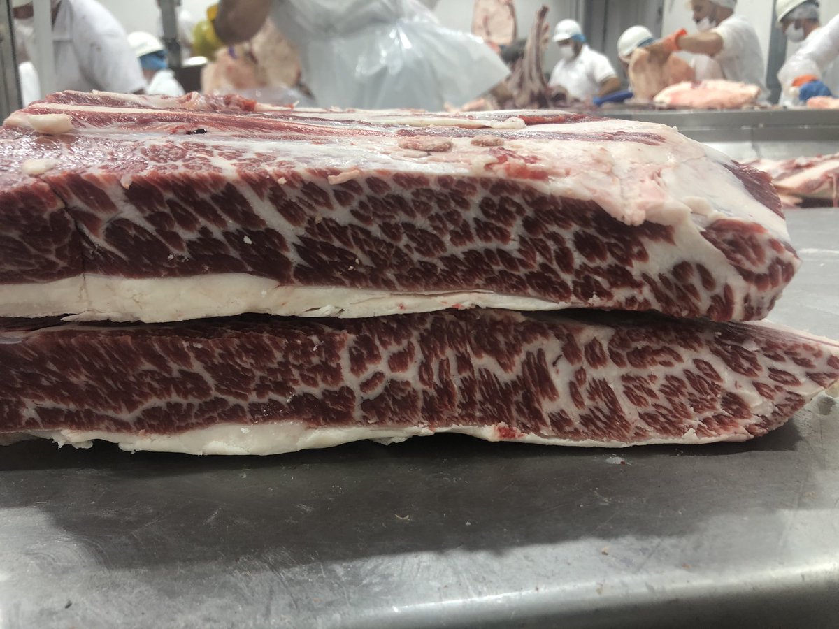 Wagyuruguay's tweet photo. Maxima calidad = Mejores precios para toda la cadena productiva. #wagyu uruguayo. Produccion de hoy. Destino restaurantes de China. https://t.co/KJ7B7F4k6O