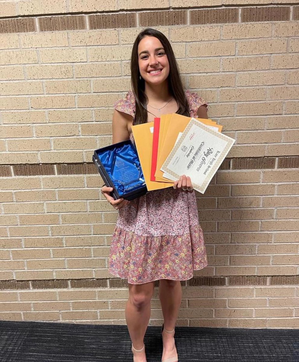 KTGirlsHoops's tweet photo. I am so very proud of these 3 kids!  They were all recognized last night at the senior awards night!!  Congrats Riley Severin, Darcy Swanson, and Sarah Sanders!!! https://t.co/02Da7b1BJx