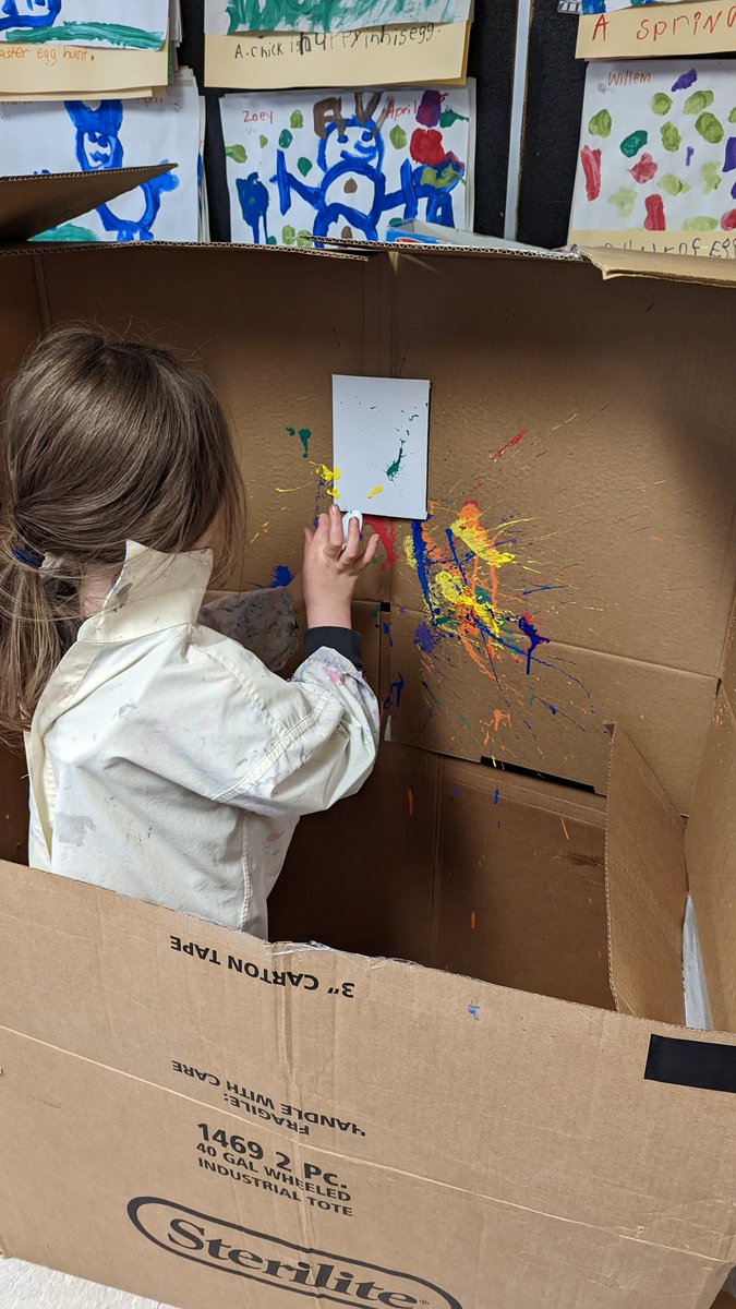 Artist at work! #GryphonProud <a href="/dsbn/">District School Board of Niagara</a> <a href="/GrapeviewSchool/">Grapeview</a> @MrsRupcic_K3