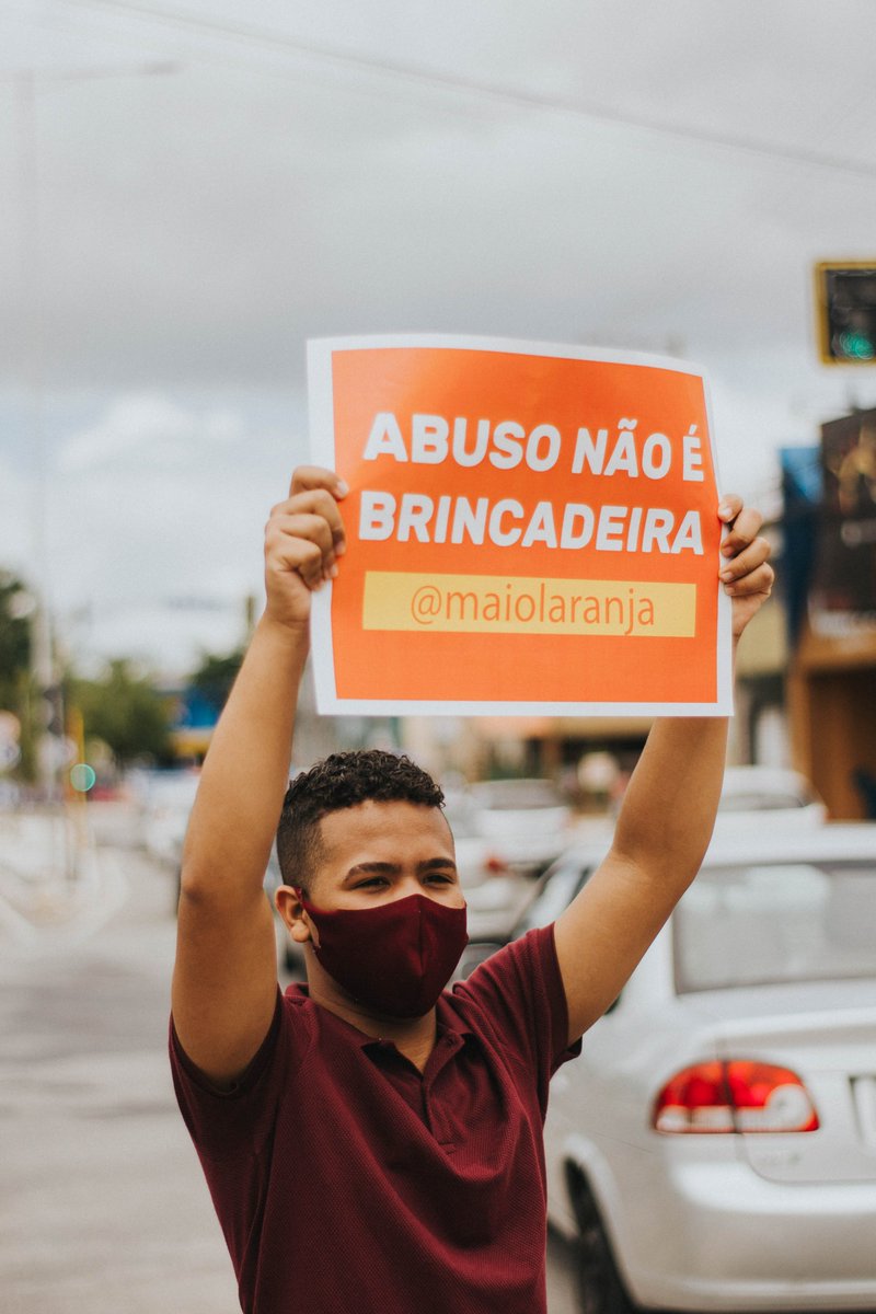 maiolaranja's tweet photo. Alcançar pessoas no meio digital e em suas vidas cotidianas foi desafiador, mas também, recompensador! Vocês mais uma vez somaram suas vozes e atitudes e levaram a campanha para suas cidades, alcançando lugares e pessoas muito além do que poderíamos sozinhos. #maiolaranja2021 https://t.co/lUzEanjuoM
