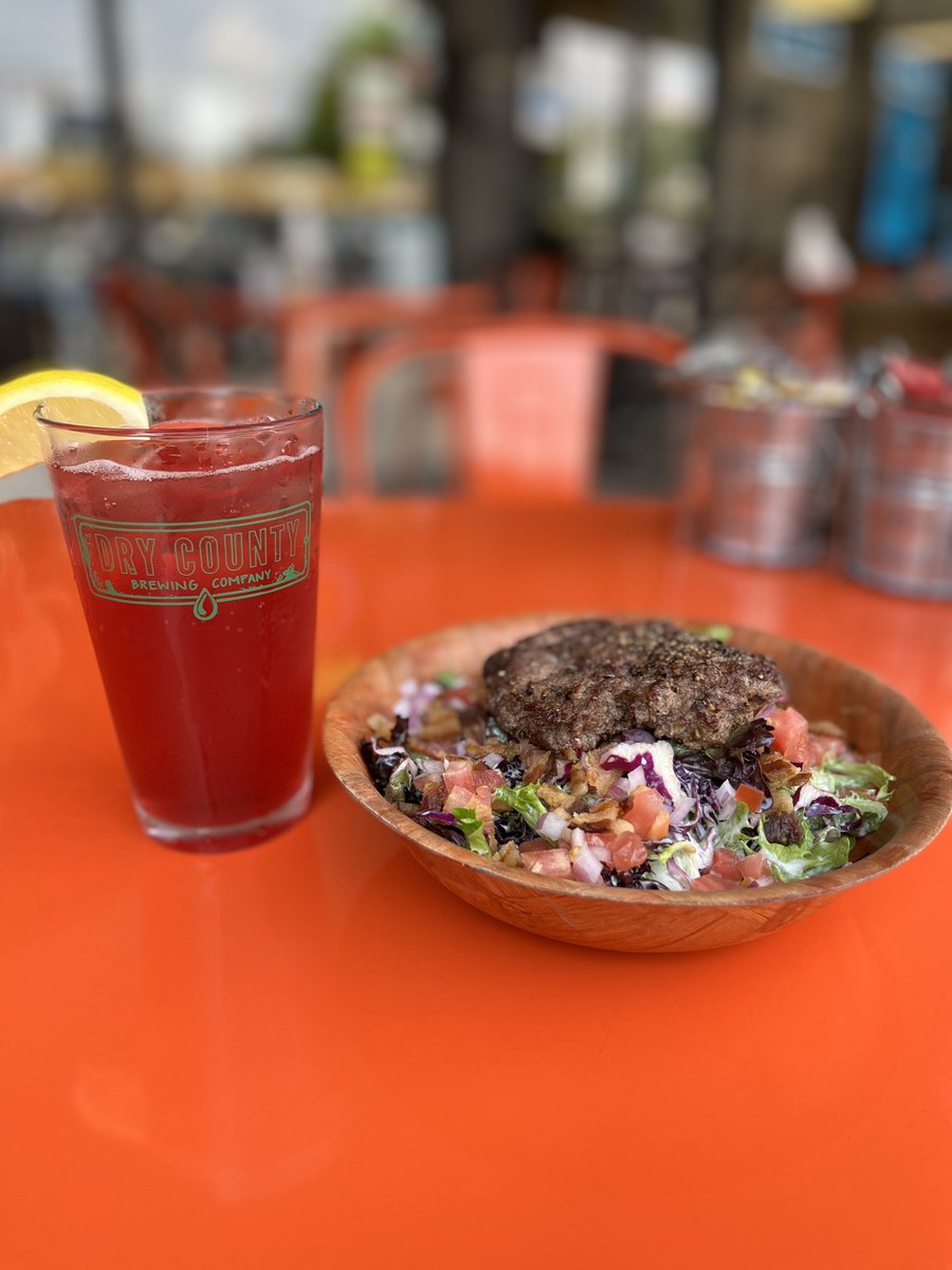 #ThirstyThursdays!! Feat. <a href="/DryCountyBrewCo/">Dry County Brewing</a>'s #CherryLimeAde Perfect Time For A Refreshing Cocktail To Accompany A Farm Salad w/ a %100 #GrassFed <a href="/HickoryNutGap/">Hickory Nut Gap</a> Beef Patty!