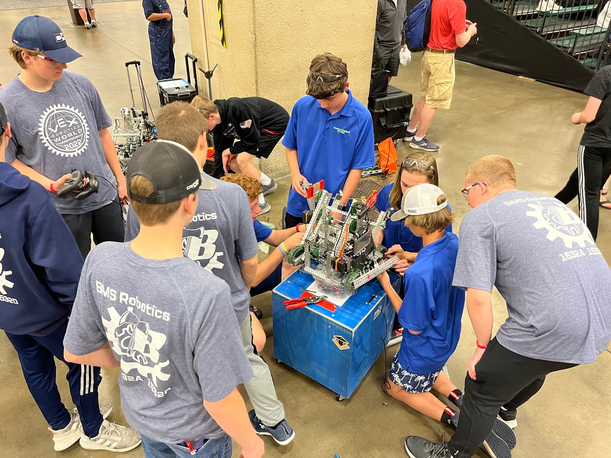 ChrisSummerCPA's tweet photo. Kids gave it a good run!  Came up short I’m the division finals.  I was very proud of how they fought this week.  They came back much stronger from states!  #VEXWorlds2022 https://t.co/L9ZMwet07S