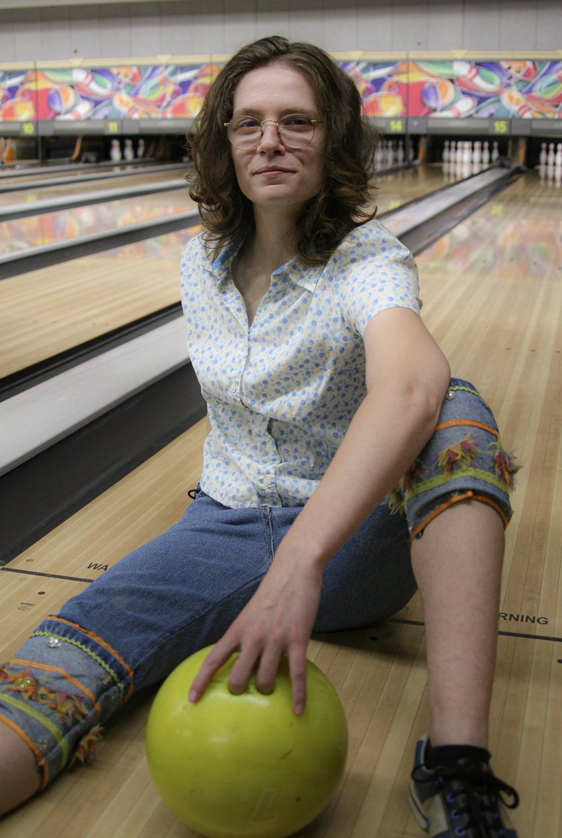 vintage_405's tweet photo. An outfit without vintage clothes is like a bowling ball without a liquid center
-Homer Simpson https://t.co/fZYtyJ0i4S