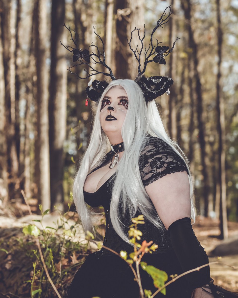 AngelofKhonshu's tweet photo. Still one of my favorite pics from a shoot I did last month ☺️
#occosplay #deercosplay #occharacter https://t.co/0iUyjqbwGN