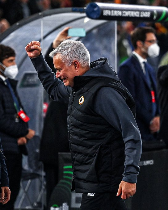 CabineSport's tweet photo. A emoção de José Mourinho ❤️ https://t.co/MoHO5CFX89