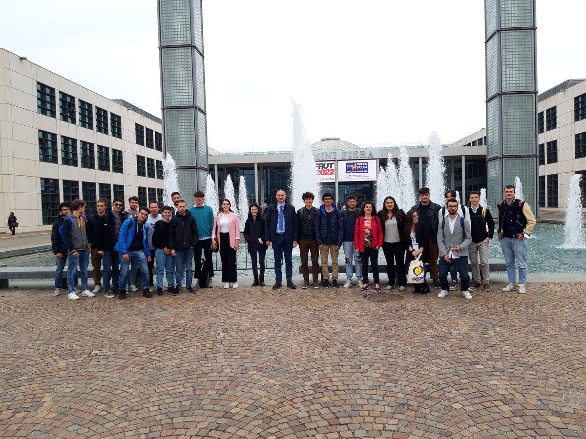GianfRomanazzi's tweet photo. #Visita a #MacFrut con gli #studenti del #corso di #Difesa dalle #fitopatie della #laurea #magistrale in #Scienze #Agrarie e del #Territorio di #UNIVPM per incontrare #tecnici di #Enti #pubblici e #aziende #private e confrontarsi sulle #innovazioni in ambito #ortofrutticolo https://t.co/SGtHa9zDe8