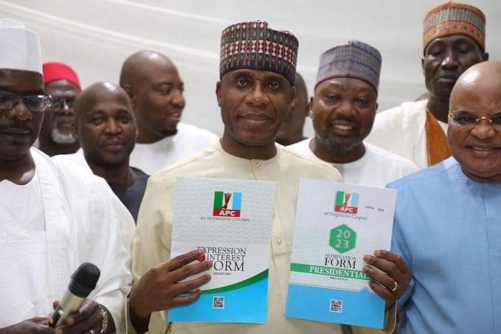 NSGFCRA's tweet photo. Rt. Hon. Chibuike Rotimi Amaechi.

I just got my expression of interest and Presidential nomination forms. I appreciate my friends and associates for doing me this honour. I assure you that I am a representation of all tribes and regions. A true Nigerian candidate. https://t.co/u0UPOnFeMP