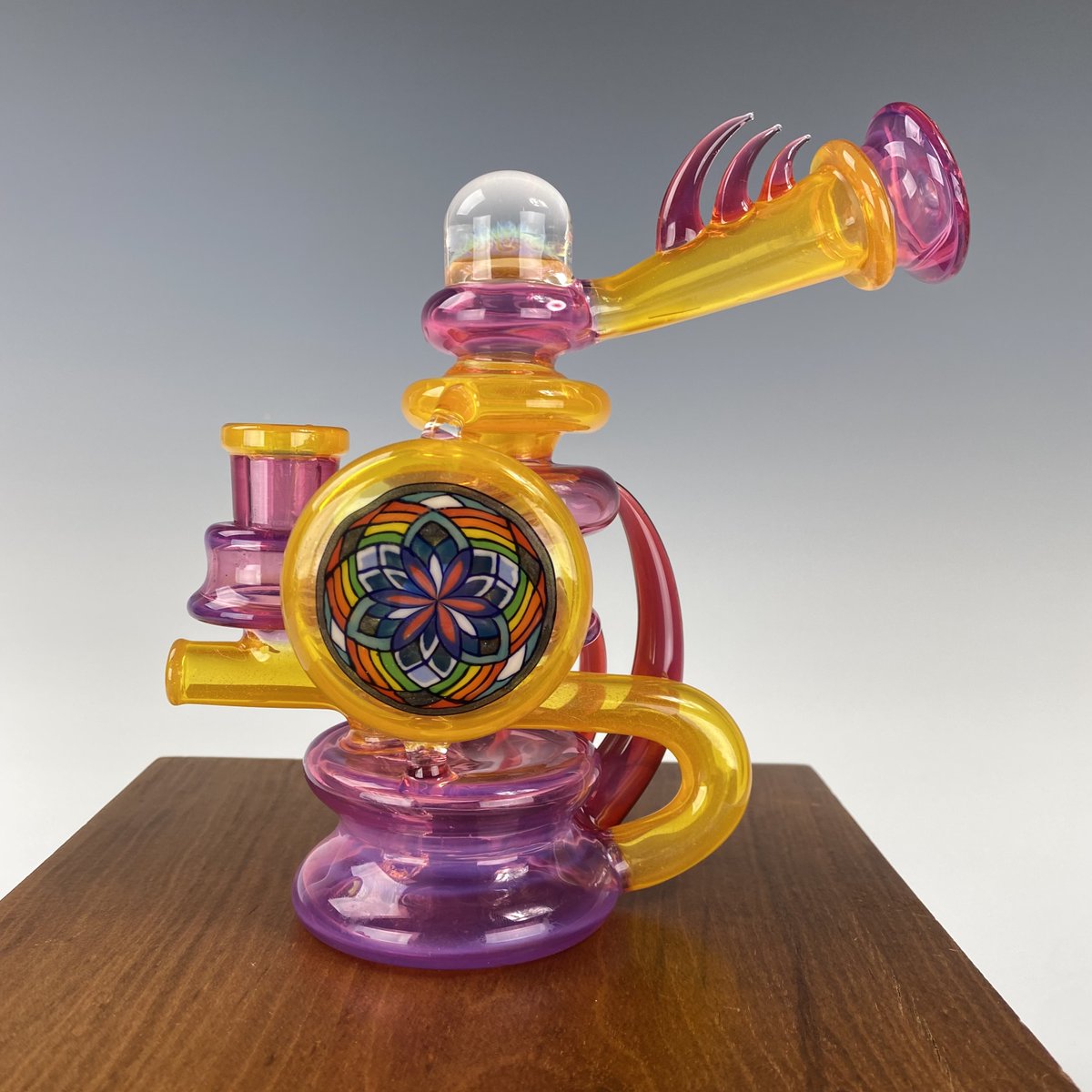 LegacyGlass's tweet image. Gorgeous piece by Freeek glass! these colors together are so gooooood. shes available too! #glassforsale #glassart #boroglass #handmade #headyglass #heady