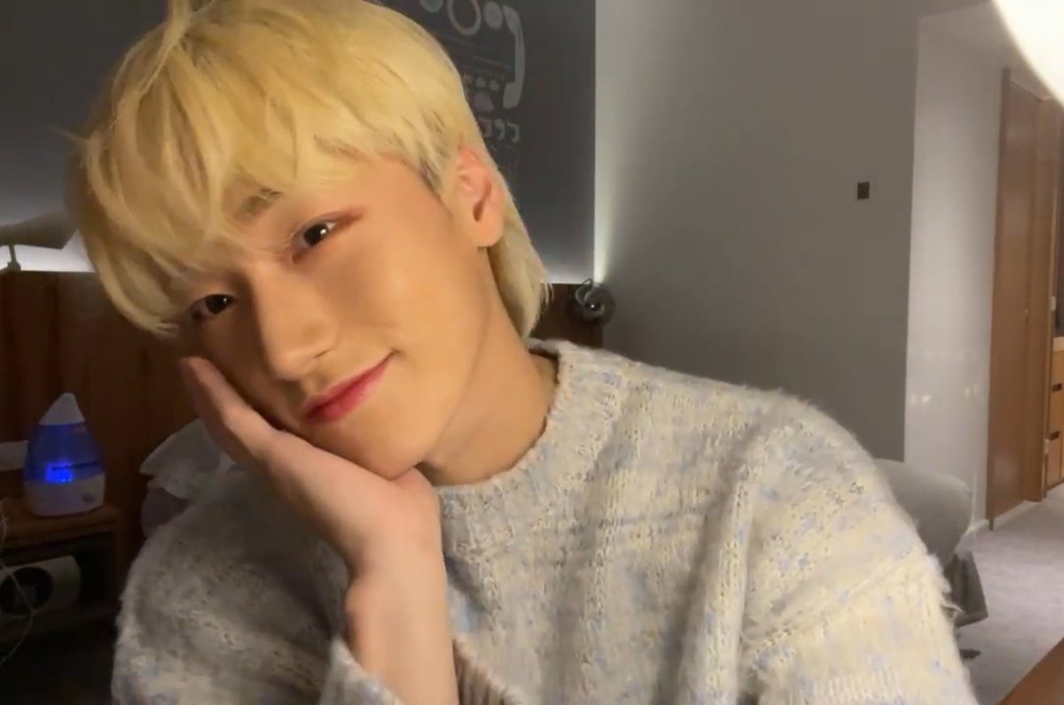 JONGHO_DIARYY's tweet photo. San siente que todo el personal y todas las personas que rodean a los chicos son muy sinceras cuando se trata sobre Ateez y que cada uno son personas realmente increíbles..🥺 cuando fue a comer con Yeosang y Seonghwa ambos dijeron que +
@ATEEZofficial #ATEEZ #에이티즈 https://t.co/ZEMVqqyexG