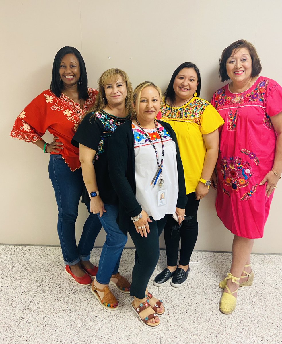 CounselorACHS's tweet photo. Cinco de Mayo with my crew! #battledepuebla ⁦@LCISDNavarro⁩       #colorspopping #middleschoolmemories https://t.co/bpBTGAdI4A