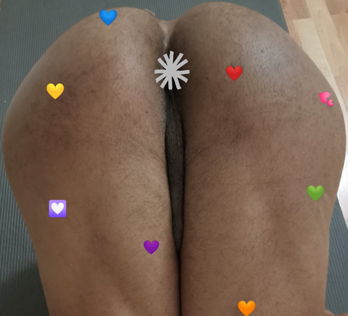 FlexiboyT's tweet photo. How many hearts can you 👀? https://t.co/0DoYnuxnCu