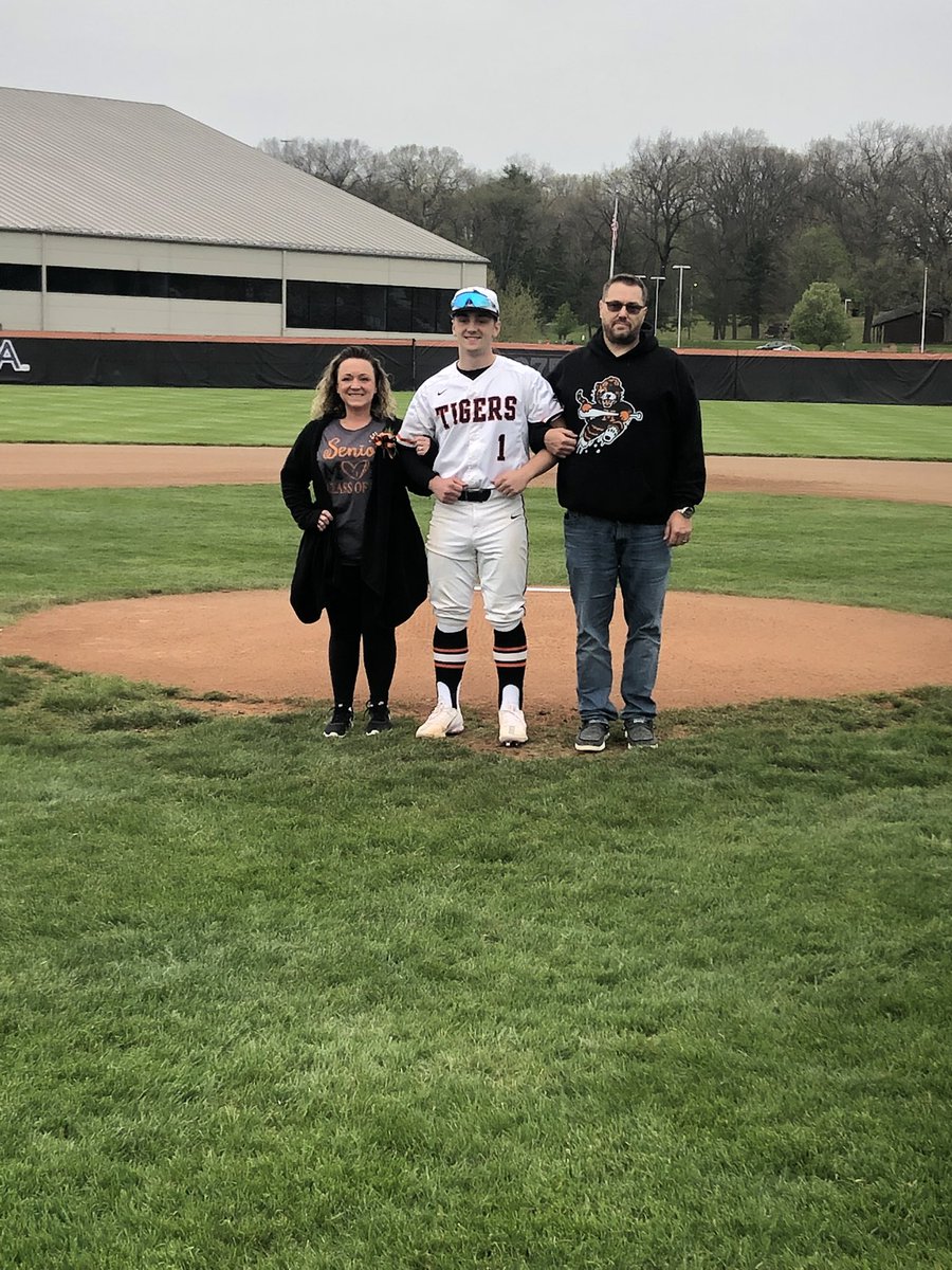 MTigerAthletics's tweet image. Senior Night at The Duck tonight against New Philly.  Go Tigers!!