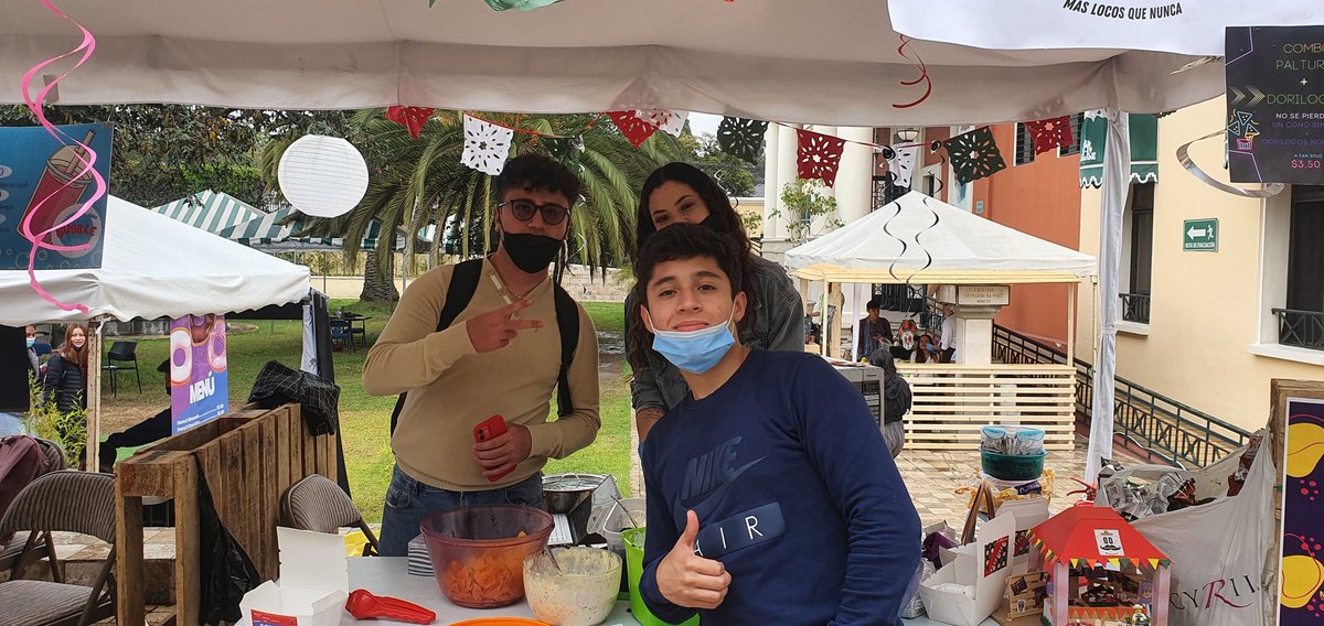 DiegoSebas17's tweet photo. @PaolaMKT Día 3 en el stand de DonDori
#PrincipiosMKTUSFQ
#MarketingFair2022
@PaolaMKT https://t.co/kv9TqivECI