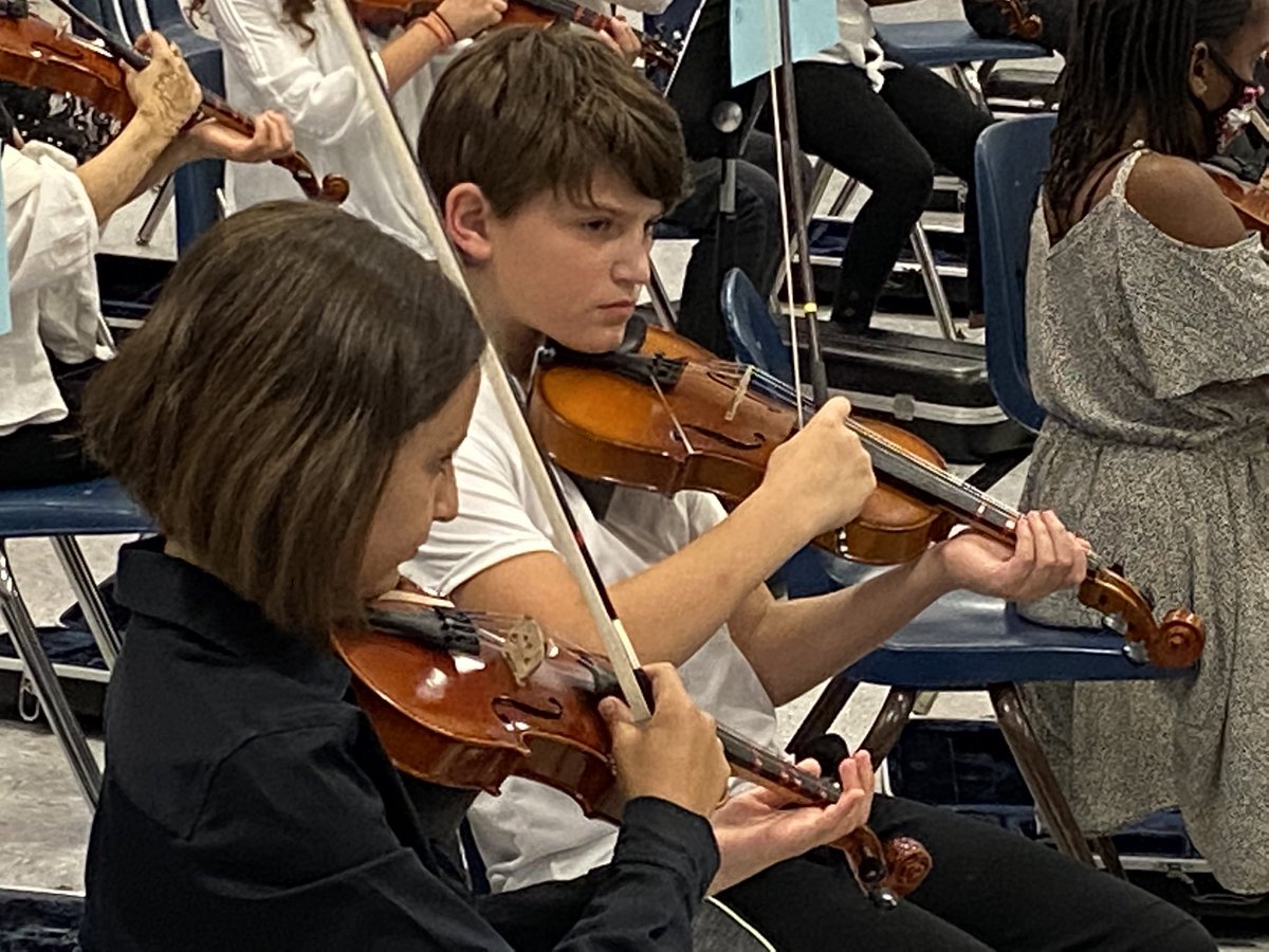 WestridgePRIDE's tweet photo. #stringsconcert @PWCSNews Scott Wilkins led the WRES strings students in a marvelous concert this evening. https://t.co/YavrGvLGP5