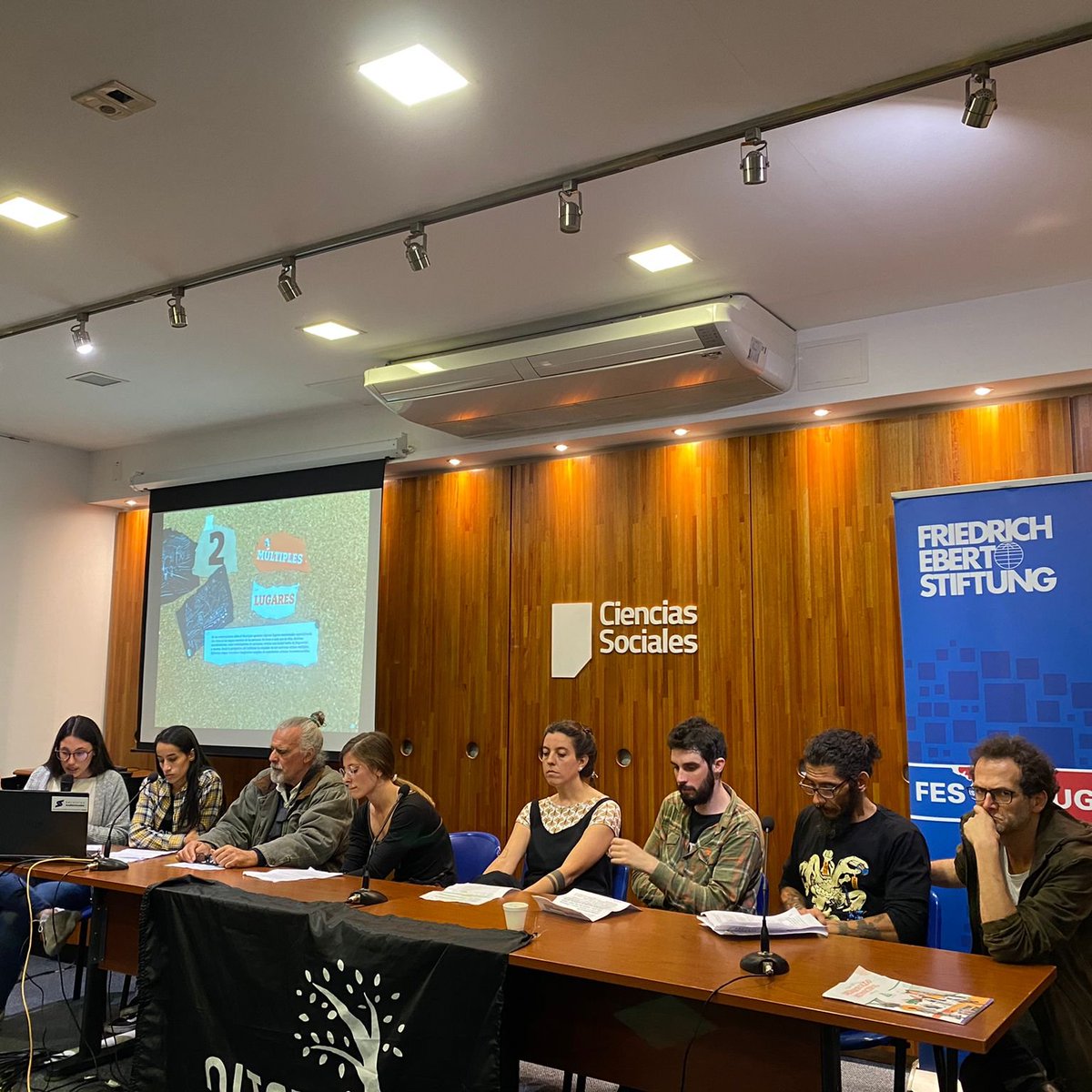 FESUruguay's tweet photo. AHORA | El equipo de investigación compuesto por integrantes de la @fcsudelar y #Nitep presentan los resultados del mapeo de las trayectorias vitales de las personas en situación de calle en el #MunicipioB
🔴https://t.co/guZ5rAb2aO https://t.co/eSuYyGGF9v