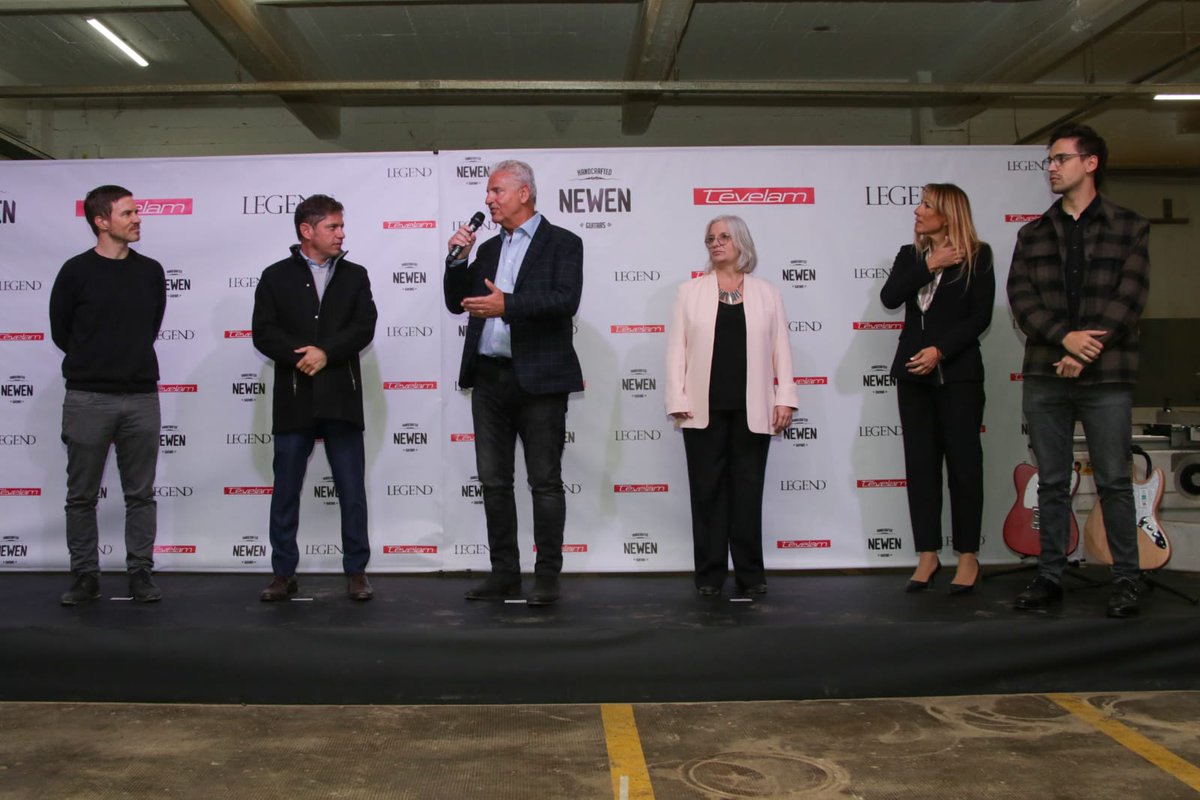 ArielFerAguilar's tweet photo. En #VicenteLopez con el Ministro @CostaAugusto9 acompañamos al Gobernador @kicillofok a la inauguración de la planta de la fábrica de instrumentos musicales Tevelam. Las #pymes invierten porque cuentan con un #EstadoPresente en esta #ProvinciaIndustrial https://t.co/OxXqGhg8eT