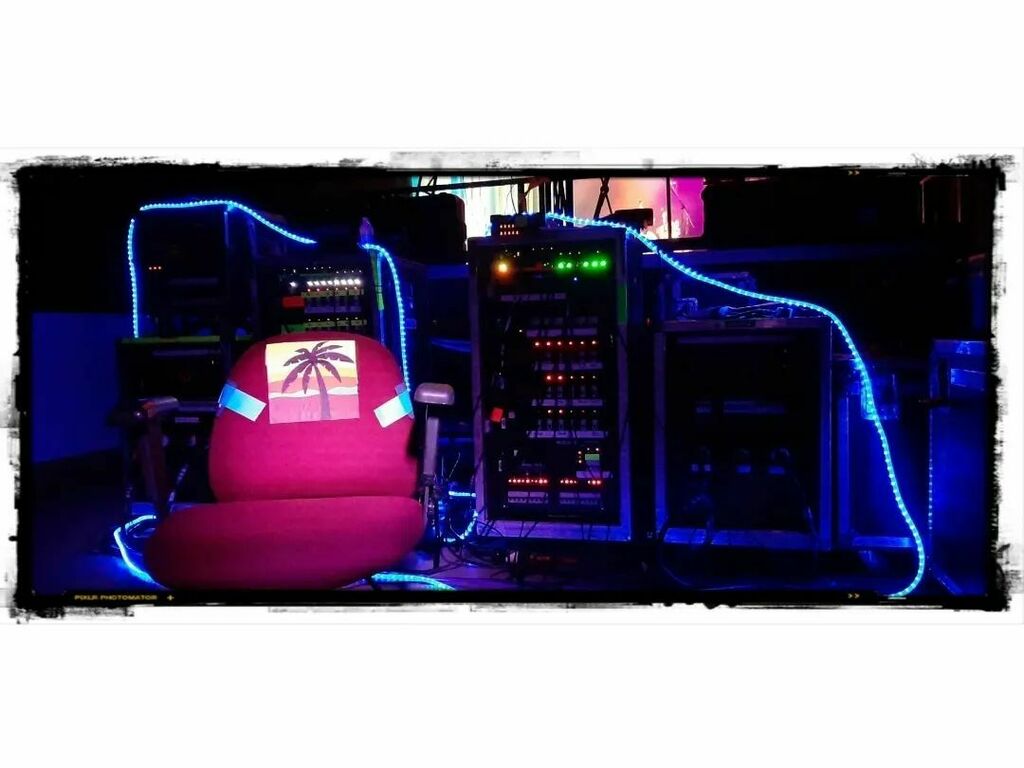 RetinalBurn's tweet image. Greetings from #dimmerbeach at #ecma2022 awards show. Time and colored gaffa tape was well wasted making my tropical chair decal. The water is warm and the beers will be frosty after the show tonite.

#ld #lighting  #allgoodifmyfeetareup