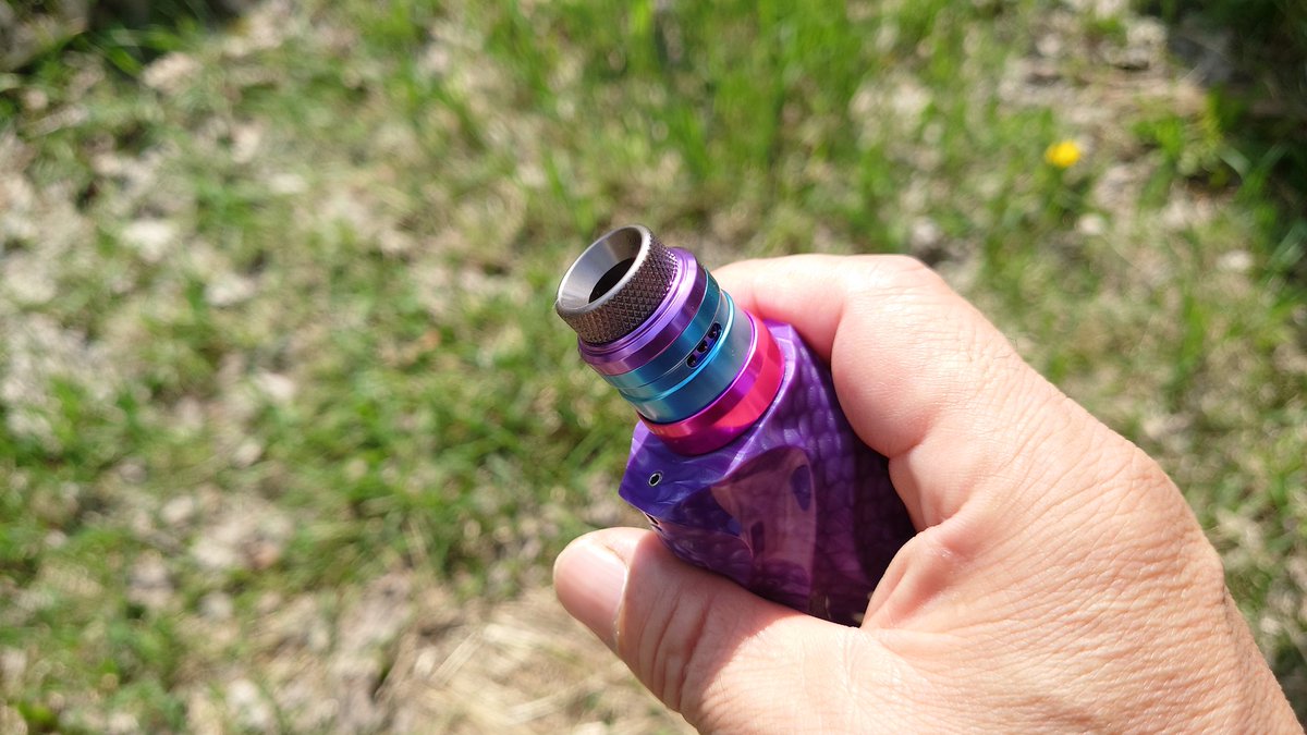 CebrjowHwScHCkj's tweet photo. 皆さん、おはよっチェ😆👍今日も宜しくご安全に🙇💦#LKC #Nero V1 #JUMA Purple Dragon +#AXIALrda 似合う色探してたらこんな感じに 😂💦👍#VAPE #vape好きな人と繋がりたい #VAPE好きと繋がりたい #VAPE初心者 #LovePinoyVapingGear #LowkeyCustoms #iamlowkeycustoms #UnicornVapesInc #massmod https://t.co/aTRa0q6lrm