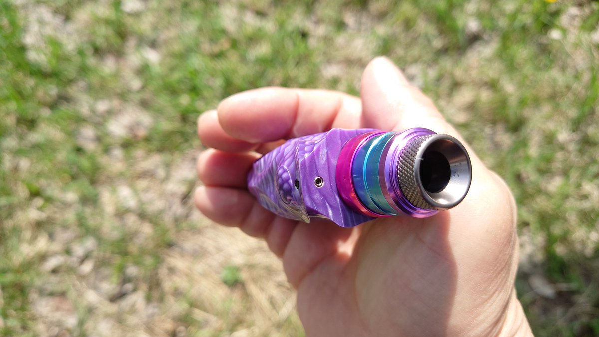 CebrjowHwScHCkj's tweet photo. 皆さん、おはよっチェ😆👍今日も宜しくご安全に🙇💦#LKC #Nero V1 #JUMA Purple Dragon +#AXIALrda 似合う色探してたらこんな感じに 😂💦👍#VAPE #vape好きな人と繋がりたい #VAPE好きと繋がりたい #VAPE初心者 #LovePinoyVapingGear #LowkeyCustoms #iamlowkeycustoms #UnicornVapesInc #massmod https://t.co/aTRa0q6lrm