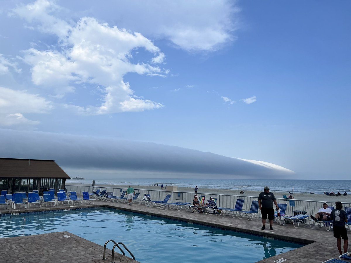 tsotak27's tweet photo. Shelf cloud over the Atlantic from #oceanannies  
@EdPiotrowski @Walkerdog @lesano822 https://t.co/rumugSChxZ