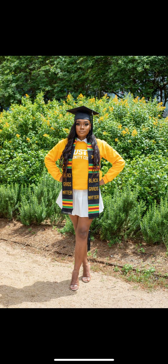 imiightbejanae's tweet photo. The BEGINNING of my dreams 🥂✨ #PrettyandEducated https://t.co/Lpfo2yIZds