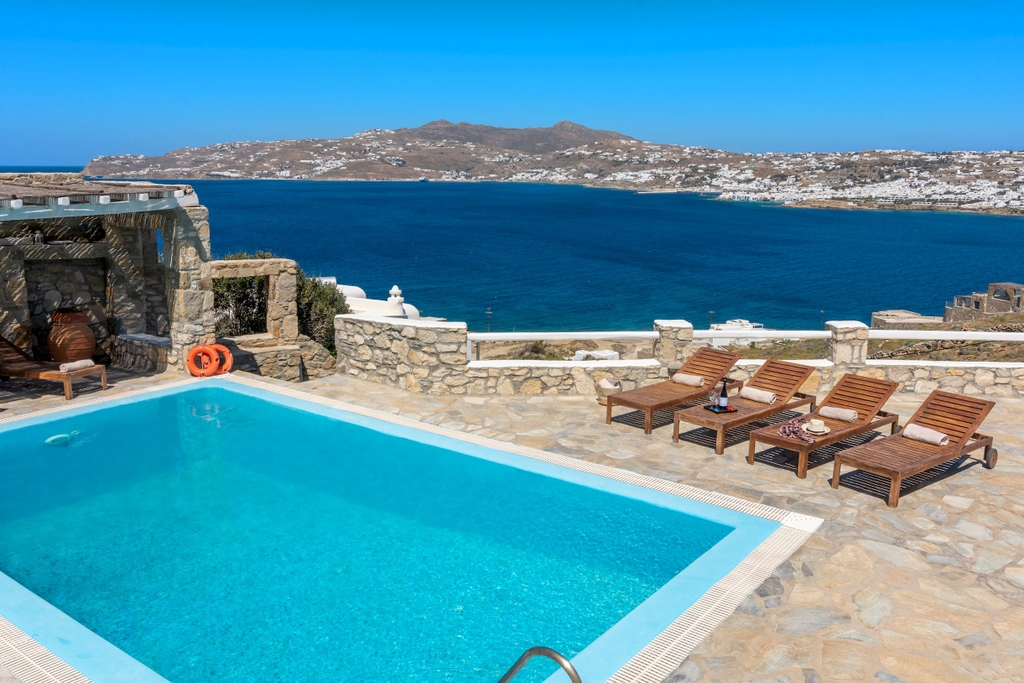 GolightlyTravel's tweet photo. This epic Greek villa with sweeping views in Mykonos is the type of vacation rental you'll never want to leave...and the host is offering an exclusive discount for Golightly members 💙

See more of this luxurious property and book here: https://t.co/sOxAFXHi6z

#WeGolightly https://t.co/7UsUretxTr