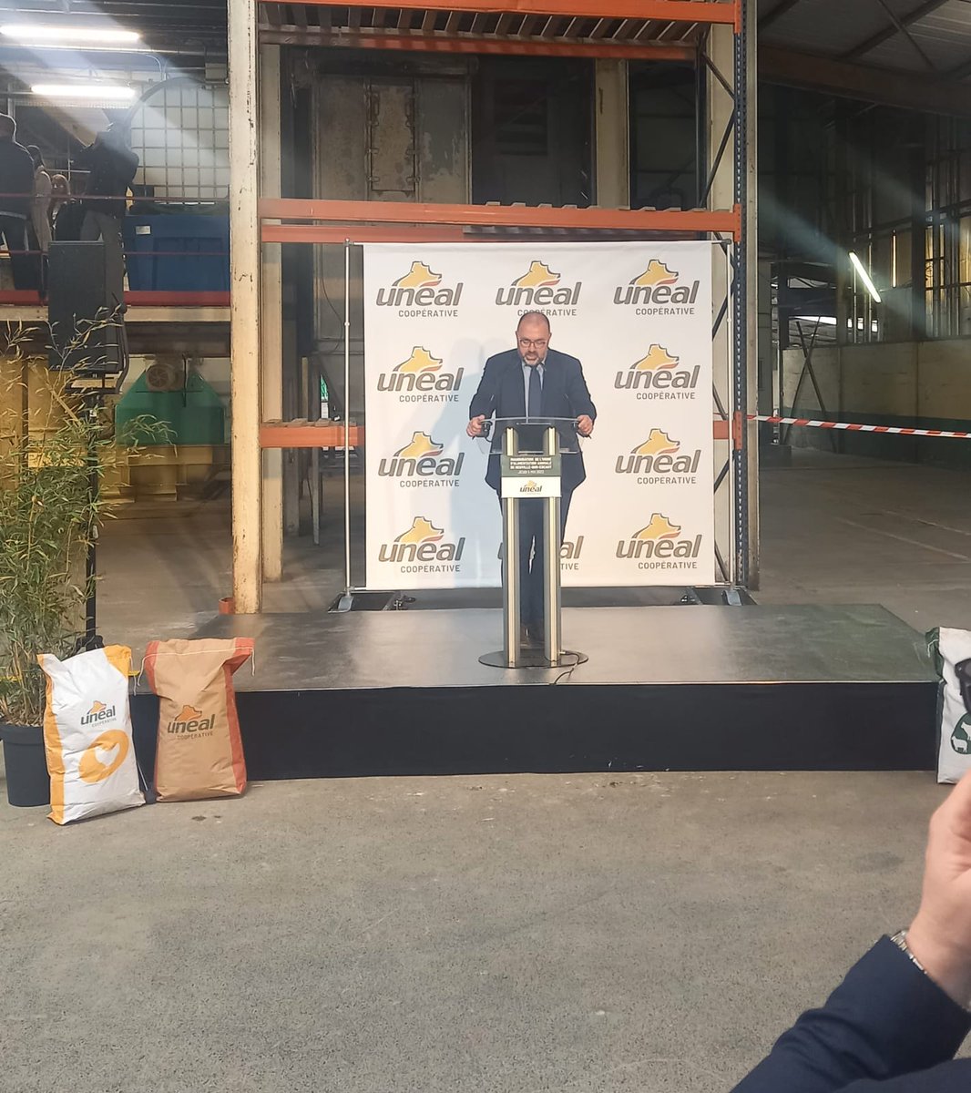 Le site de Neuville est stratégique pour la coopérative. C’est notre 2eme outil industriel avec celui d'Aire sur la lys. Les productions animales concernent 1 adhérent sur 2, et la reconstruction de cette usine est un signal fort de soutien que nous envoyons à nos éleveurs