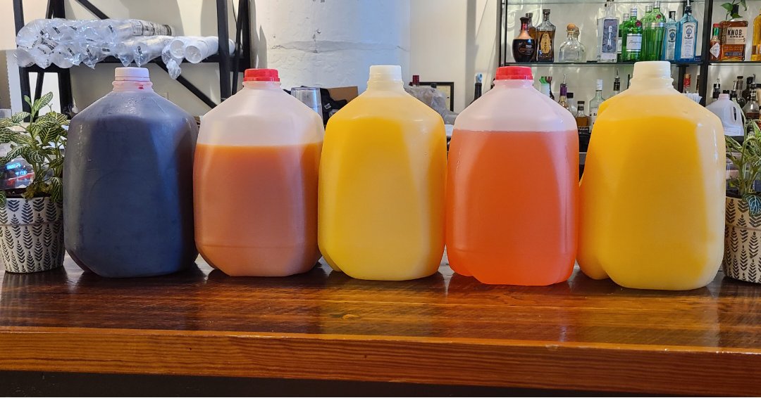 GlobalCafe901's tweet photo. Don't let the rain stop your celebration! We can deliver the fiesta to you with our specialty margaritas: hibiscus, peach, blood orange, mango, or watermelon. Which margarita do you want to try first? 🤪

#globalcafememphis #margaritas #margaritaflight #cincodemayo https://t.co/qYPJxf7Aar